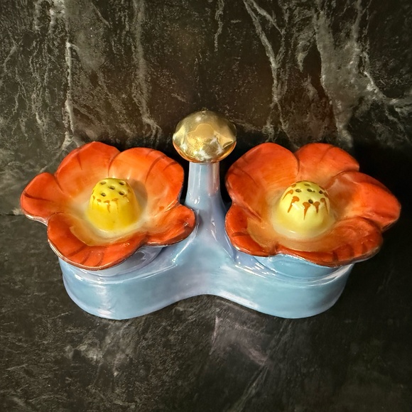 CHIKARAMACHI Flower Salt & Pepper Shakers - Picture 13 of 14